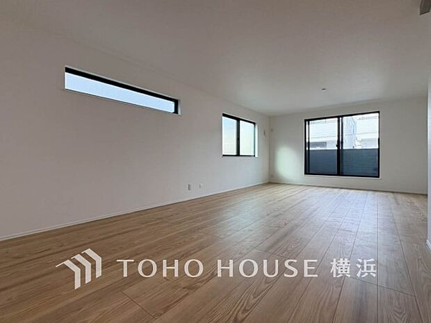 あたたかい日差しがたっぷり降り注ぐLDKは自然と家族の顔があかるい笑顔に。