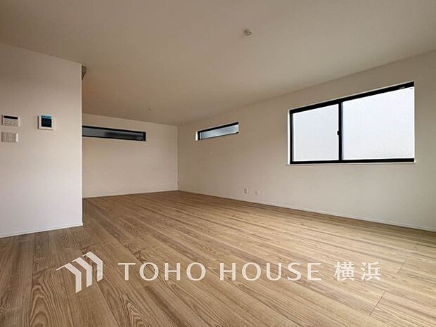 忙しい朝でも、しっかり家族が揃って食事をして頂けるゆとりある大きさのダイニングスペース