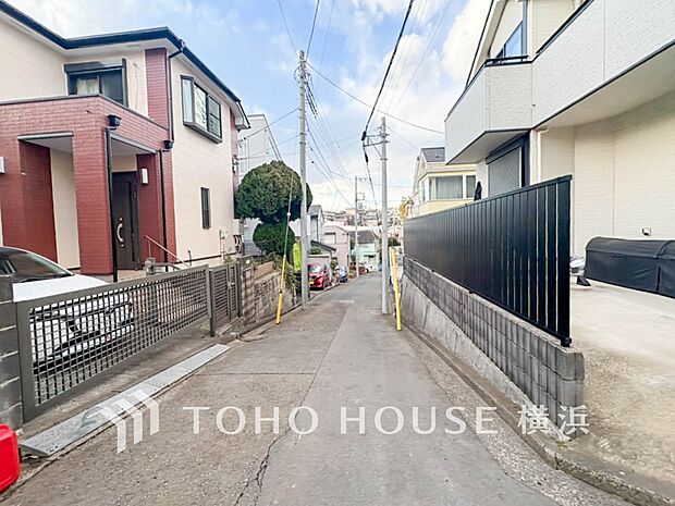 生活利便に優れた住環境に立地し、ゆとりある生活が送れます。（2026年1月撮影）