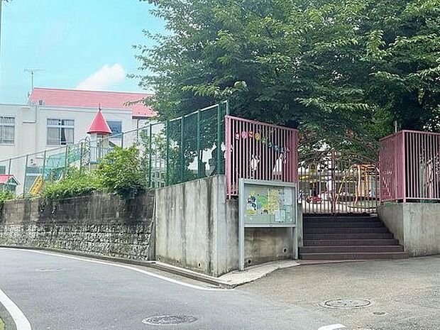 金港幼稚園　400m　アットホームな幼稚園です。保育終了後17時半までの預かり保育もあり、働くママも安心です。 