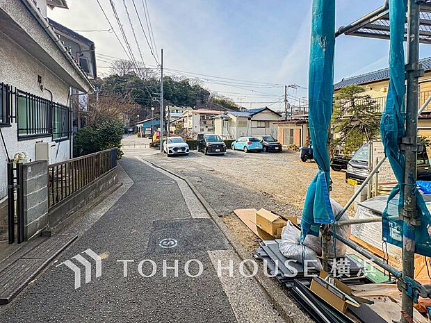 生活利便に優れた住環境に立地し、ゆとりある生活が送れます。(2026年1月撮影)