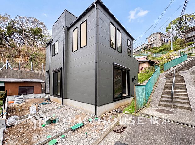 生活利便に優れた住環境に立地し、ゆとりある生活が送れます。