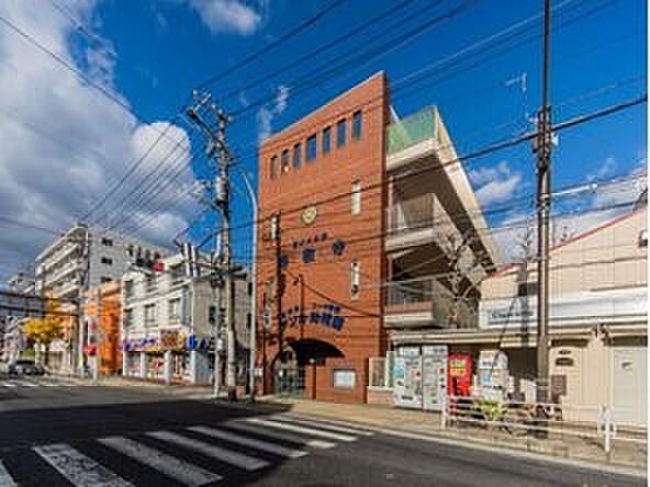 アソカ幼稚園　900m　お釈迦様の教えをもとに、 「あらゆるいのちと共に生き育つ」という 考え方を育てます。 