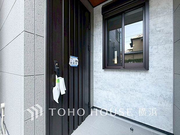 お住まいの顔となる玄関。住まう方のプライドを満たすクオリティを備えています。