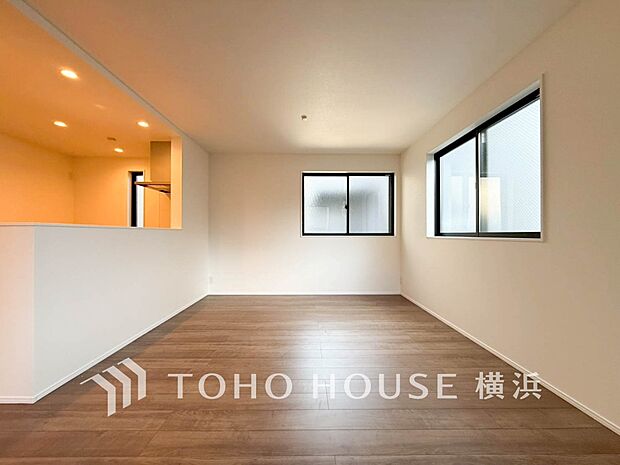 話に夢中になりすぎて、ついつい時を忘れてしまう。そんな束の間の幸せを感じさせてくれる場所。