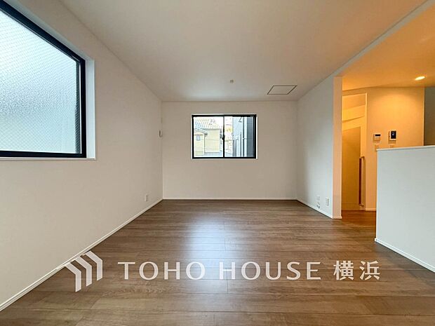 忙しい朝でも、しっかり家族が揃って食事をして頂けるゆとりある大きさのダイニングスペース