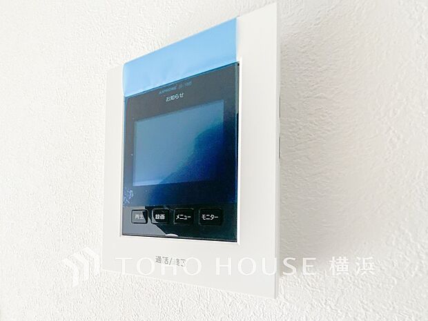 誰が来てもわかる様にモニター付きインターホンを設置。快適と安らぎを合わせた優しい設計。