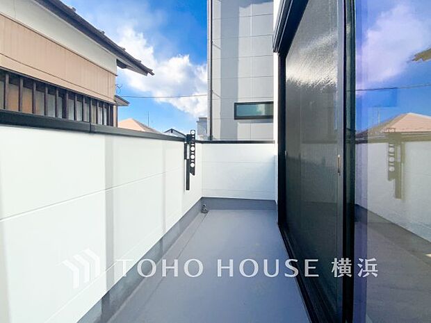 心地よい陽射しや暖かな風を楽しむことが出来るバルコニー。