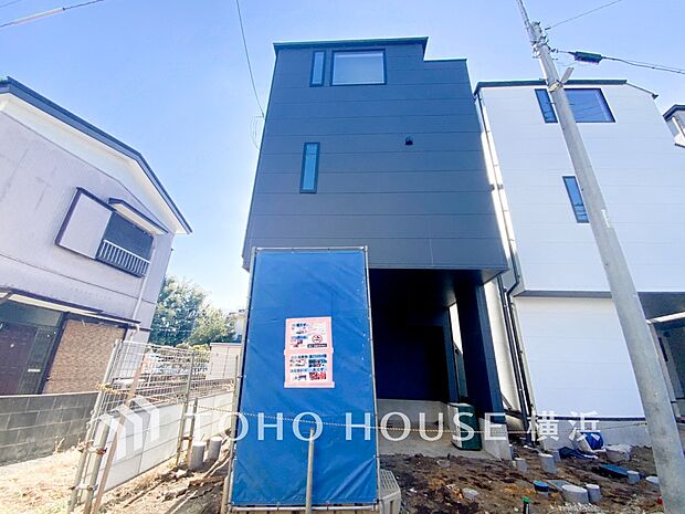 爽やかな青空の下に贅沢なほどに降り注ぐ陽光、豊かな居住性と、クオリティが見事に調和した住空間。