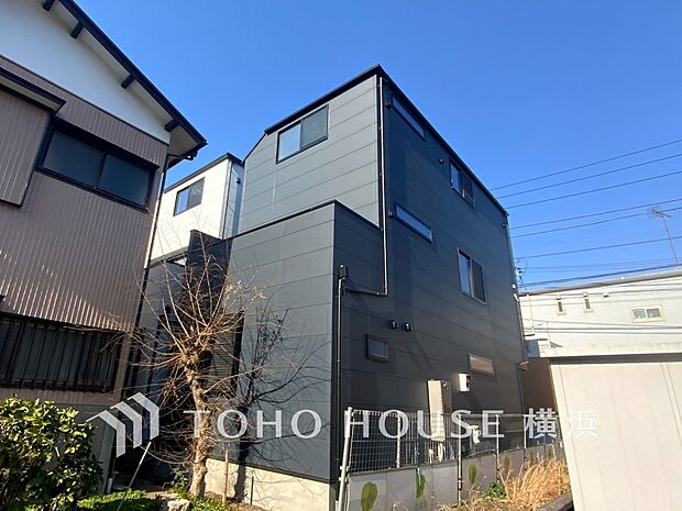 時代の流れに惑わされないシックなカラートーンで街並みに溶け込む外観。