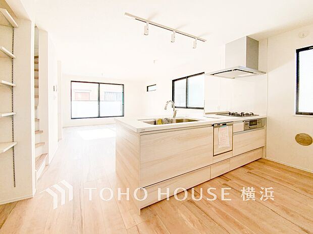 対面キッチンでリビングのご家族と会話を楽しみながらお料理できます。