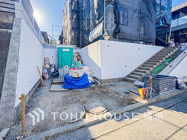 敷地内に駐車スペースがあると、日々の暮らしのをスムーズに運ぶ事が出来ます。(2026年1月撮影)