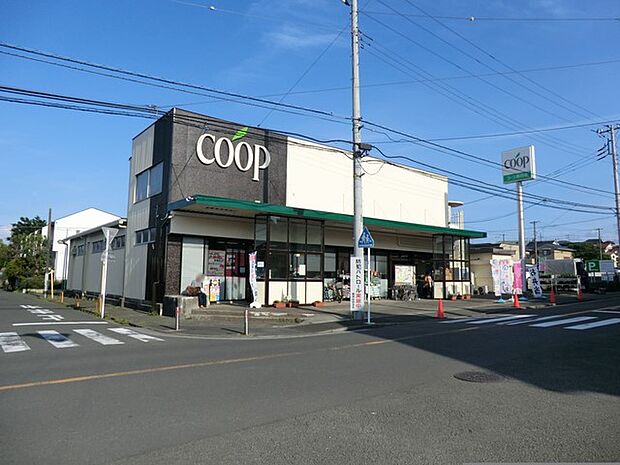 ユーコープ舞岡店 500m 食卓を飾る新鮮な食料品が毎日揃います。家族の笑顔を思い浮かべながらお買い物も楽しいです。