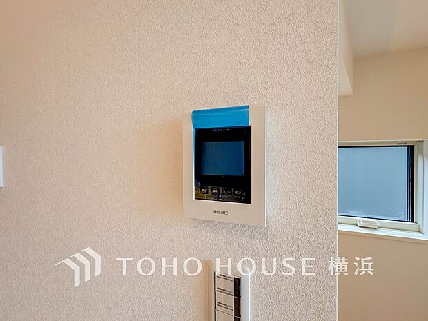誰が来てもわかる様にモニター付きインターホンを設置。快適と安らぎを合わせた優しい設計。