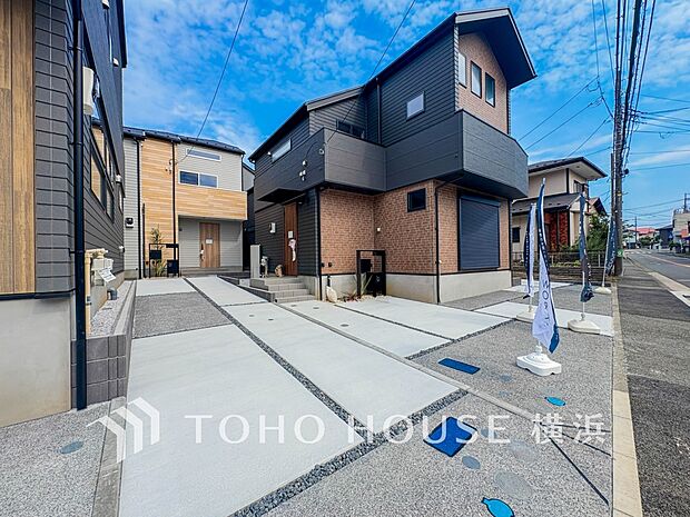 爽やかな青空の下に贅沢なほどに降り注ぐ陽光、豊かな居住性と、クオリティが見事に調和した住空間。