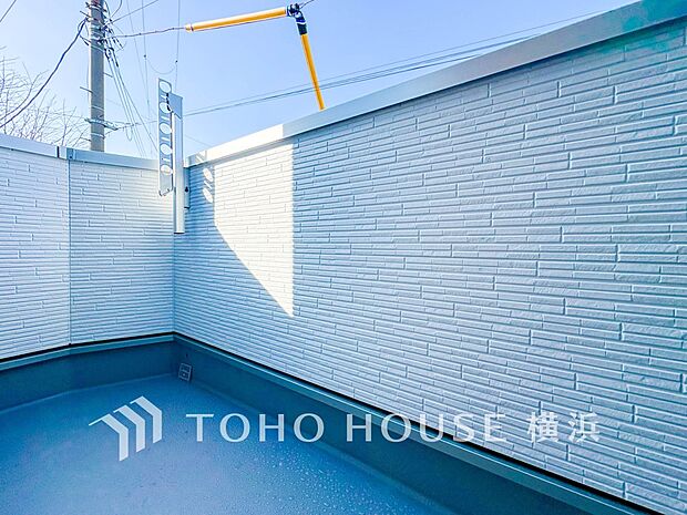 心地よい陽射しや暖かな風を楽しむことが出来るバルコニー。