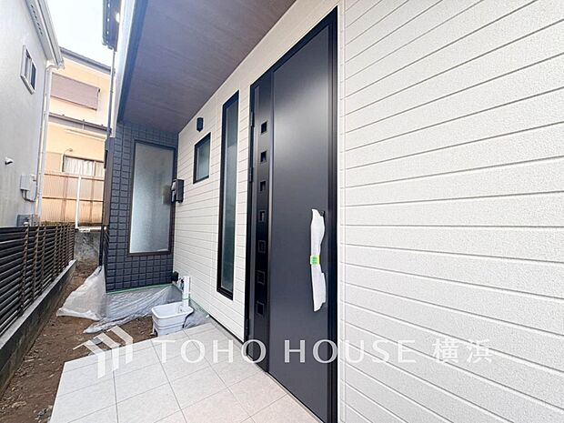 お住まいの顔となる玄関。住まう方のプライドを満たすクオリティを備えています。 