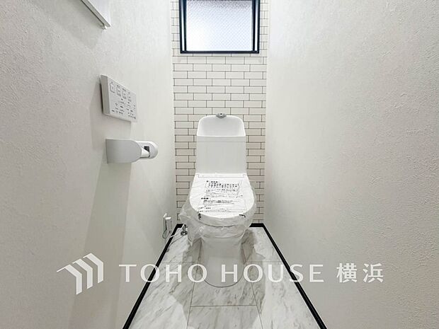 清潔感溢れるトイレ。落ち着いた空間で安らぎのひとときをお過ごしいただけます。