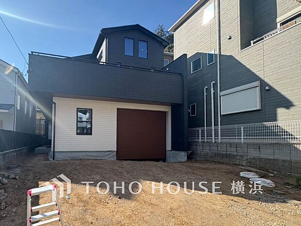 時代の流れに惑わされないシックなカラートーンで街並みに溶け込む外観。