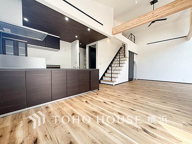 ご家族やお客様との時間など、多くの時を刻む空間。