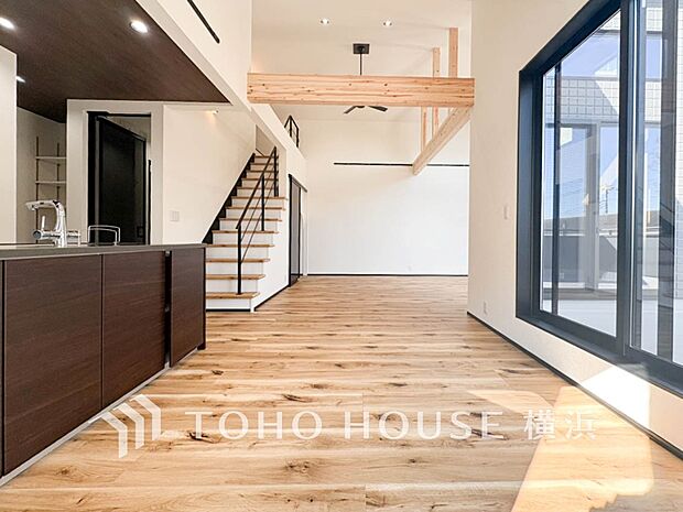 食事と楽しい会話が始まるスペース。