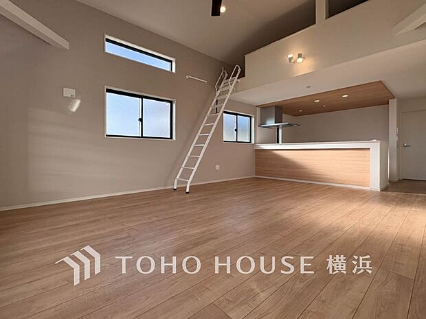 家族みんなが爽やかに健やかに過ごせるように、溢れる光をたっぷり取り込んだリビング。