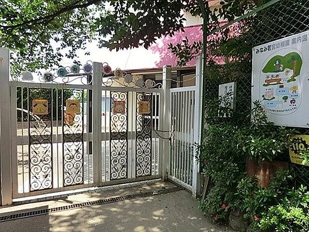 南若宮幼稚園 350m 緑豊かな自然に囲まれた幼稚園です。子どもたちは神社の石段を駆け上がり、園庭で遊んでいます。