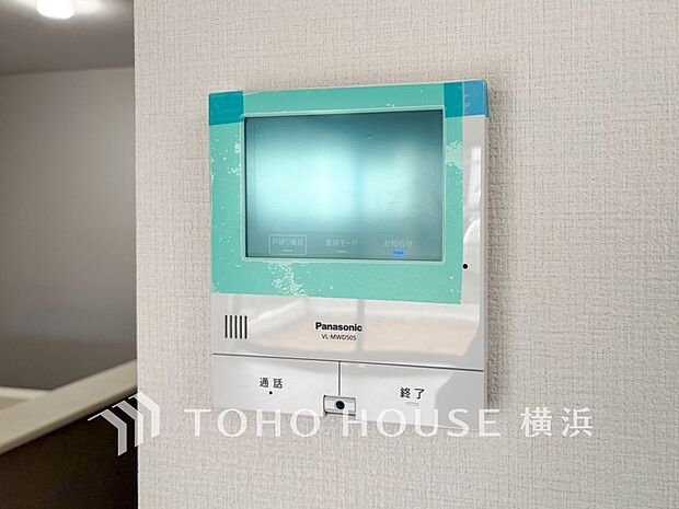 誰が来てもわかる様にモニター付きインターホンを設置。快適と安らぎを合わせた優しい設計。