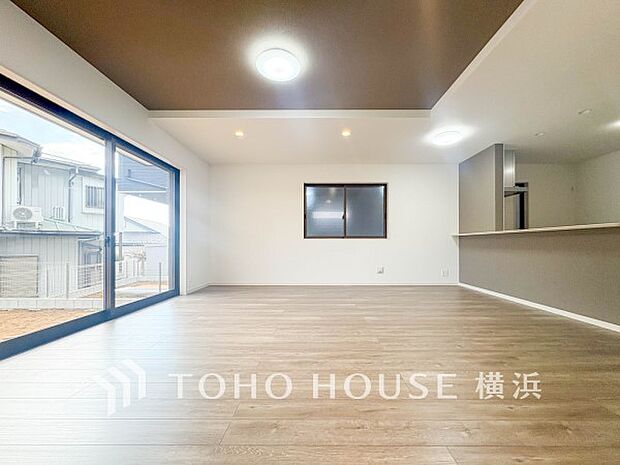 集いの場、憩いの場としての快適性を求めたやすらぎの空間です。