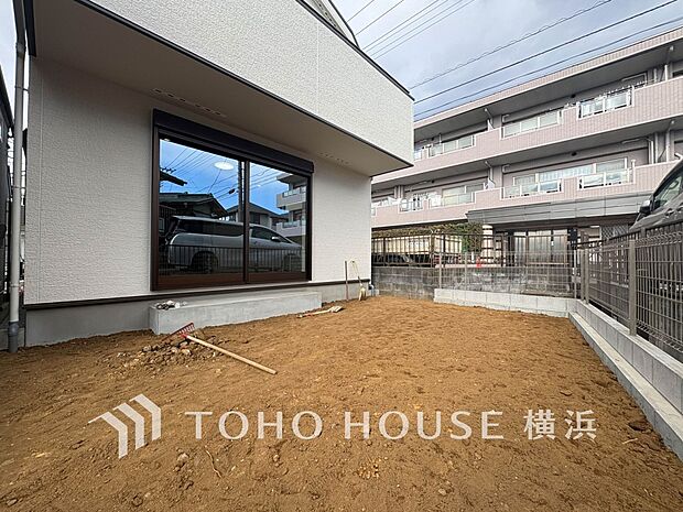 お庭が広いのでお子様ののびのび遊べガーデニングなども楽しめます。