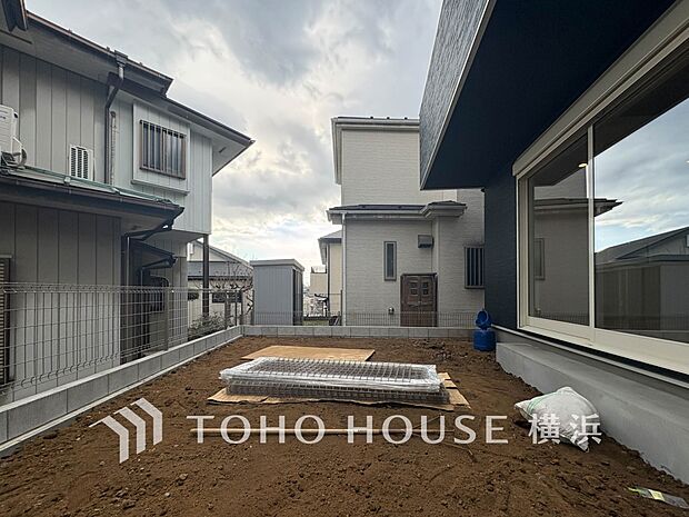 ガーデニングで色とりどりの草花を綺麗に飾ればより一層華やかな空間になります。