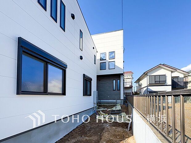 お住まいの顔となる玄関。住まう方のプライドを満たすクオリティを備えています。 