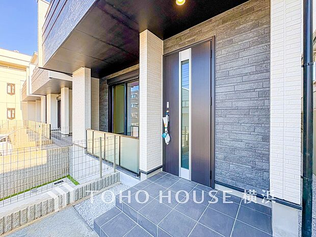 お住まいの顔となる玄関。住まう方のプライドを満たすクオリティを備えています。