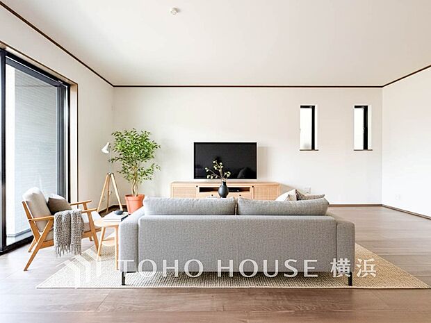 家族と過ごす時間を大切にしたい方にぴったりの明るくゆとりある住空間です。(家具はAI加工です)