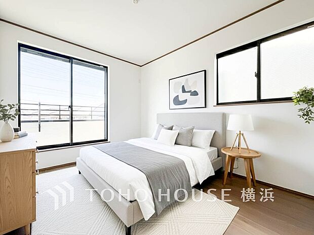 穏やかな寛ぎを届ける上質仕様のゆとりあるお部屋。心豊かにできるプライベート空間（家具はAI加工です）