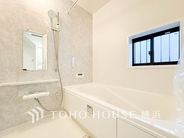 すっきりとした清潔感が感じられ、心身をリフレッシュできる寛ぎを深めてくれるスペースです。