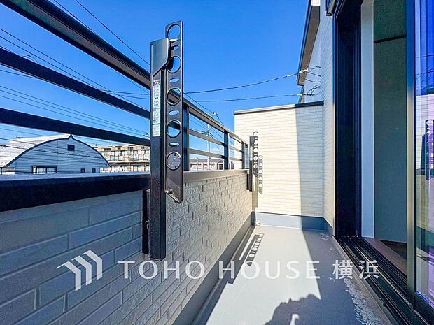 心地よい陽射しや暖かな風を楽しむことが出来るバルコニー。