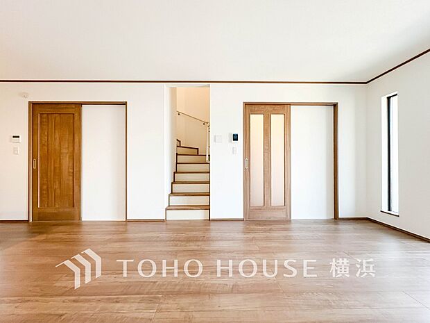 あたたかい日差しがたっぷり降り注ぐLDKは自然と家族の顔があかるい笑顔に。