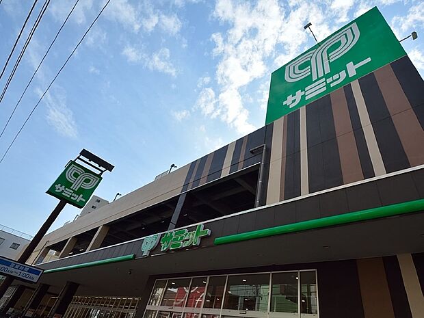 サミットストア 井土ヶ谷店　1100m　水〜金曜日は均一セールが実施されています。パン屋が併設され焼き立てのおいしいパンも購入できます。 