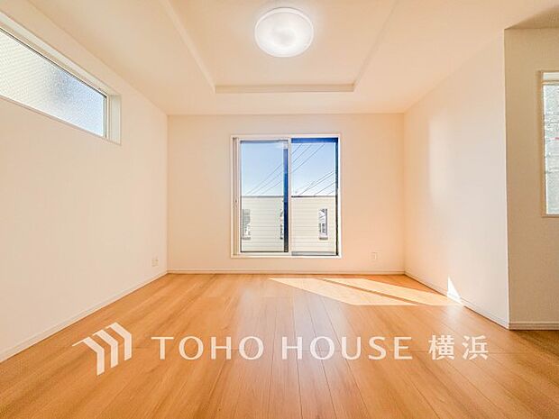 あたたかい日差しがたっぷり降り注ぐLDKは自然と家族の顔があかるい笑顔に。