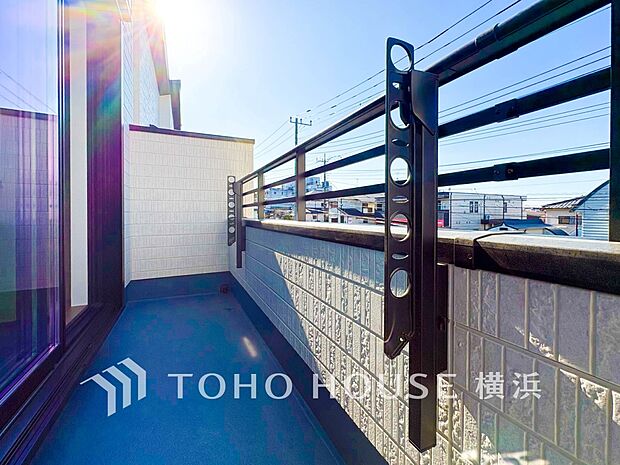 心地よい陽射しや暖かな風を楽しむことが出来るバルコニー。