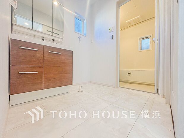 ご家族の1日が始まり、1日の終わりを締めくくる洗面空間。