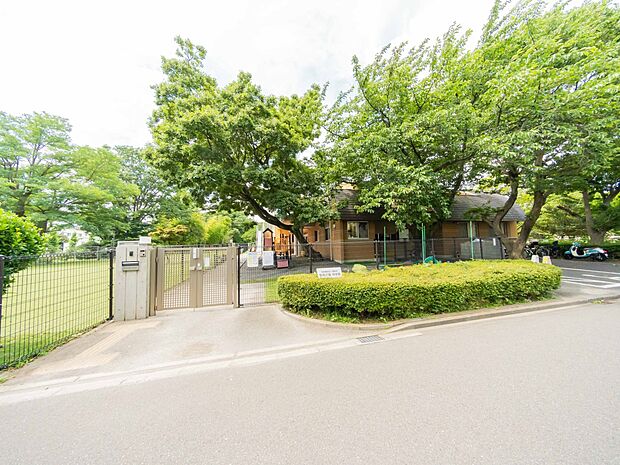 聖母の園保育園　1200m　四季の移り変わりを感じることのできる美しい自然と広大な敷地は聖母の園の大きな魅力です。   