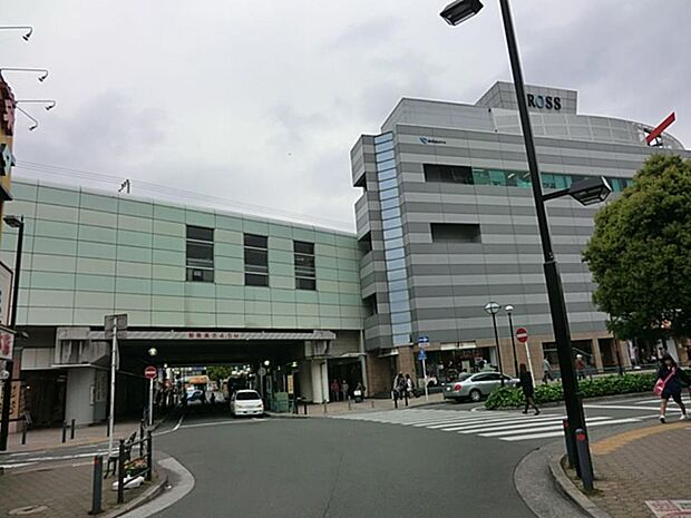 大和駅　1120m　特急停車駅。横浜駅までの所要時間は特急乗車で約18分。小田急江ノ島線も乗り入れています。 