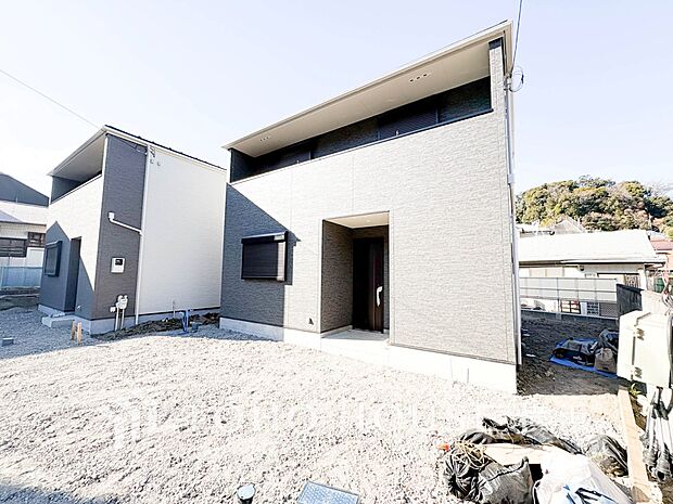 デザイン性の高いエントランスは、住む方のプライドを満たすクオリティ。