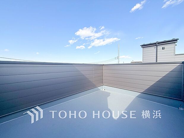 開放的で気持ちの良い眺望と青い空を満喫できます。