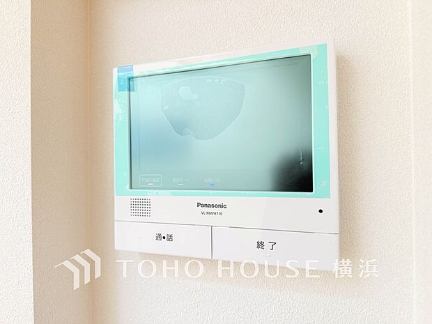 誰が来てもわかる様にモニター付きインターホンを設置。快適と安らぎを合わせた優しい設計。 