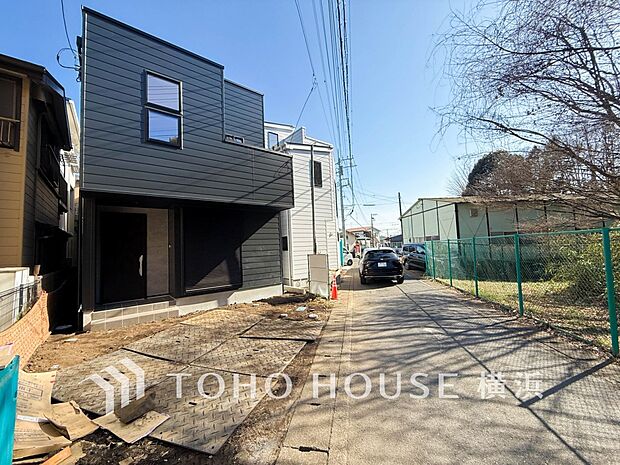 住む人を映し出す洗練された佇まいは、いつまでも輝き続けながらいつしか街の風景に溶け込んでいきます。