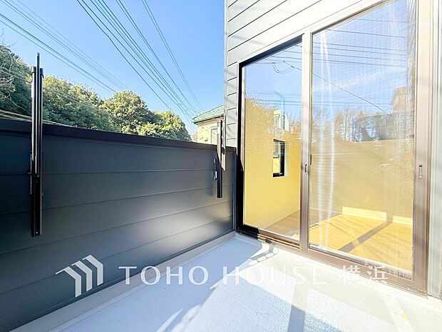 心地よい陽射しや暖かな風を楽しむことが出来るバルコニー。