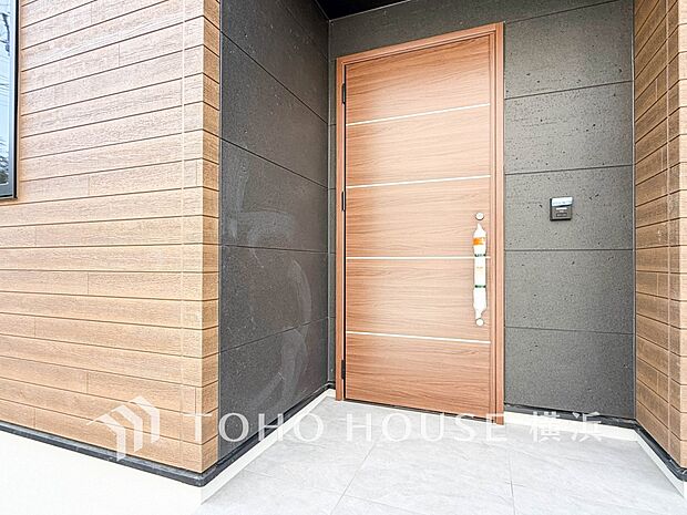 デザイン性の高いエントランスは、住む方のプライドを満たすクオリティ。